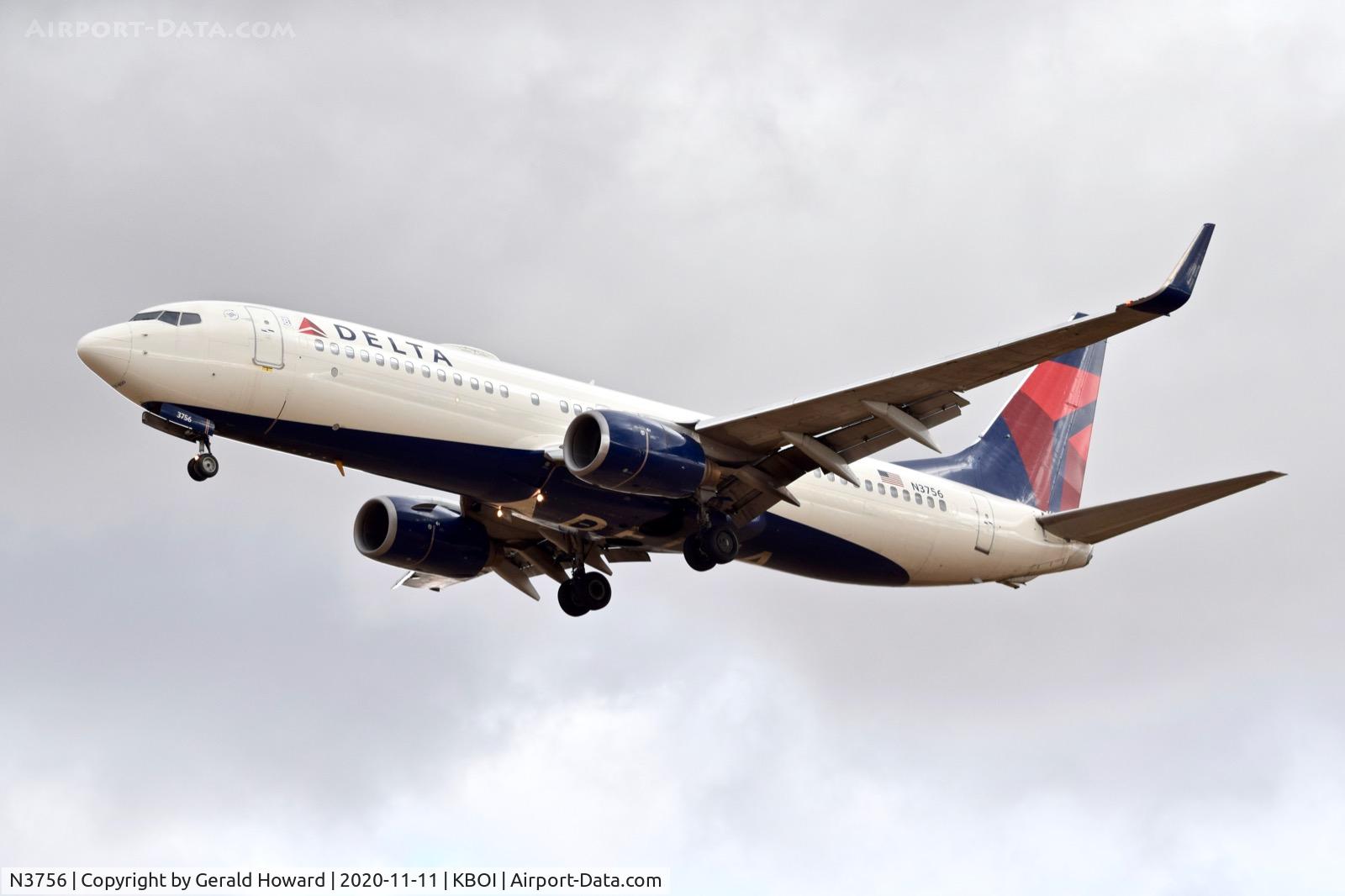 N3756, 2001 Boeing 737-832 C/N 30493, Landing 28R.