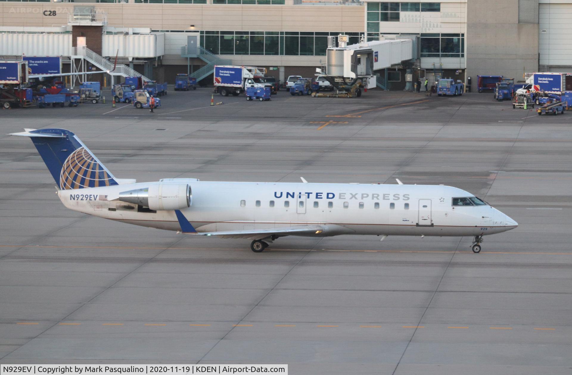 N929EV, 2004 Bombardier CRJ-200ER (CL-600-2B19) C/N 8007, CL-600-2B19