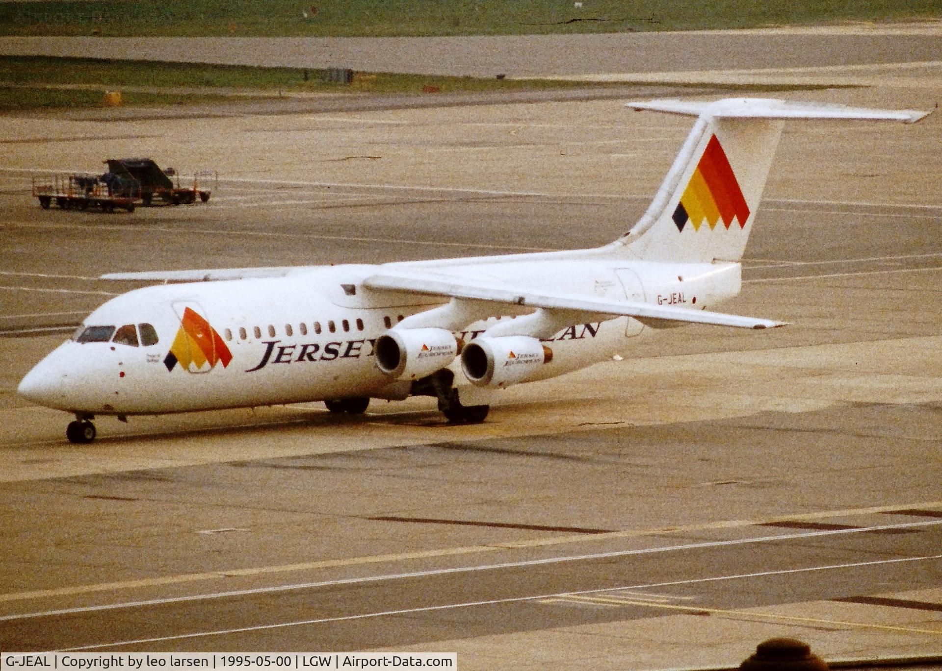 G-JEAL, 1989 British Aerospace BAe.146-300 C/N E3129, London Gatwick 6.5.1995
