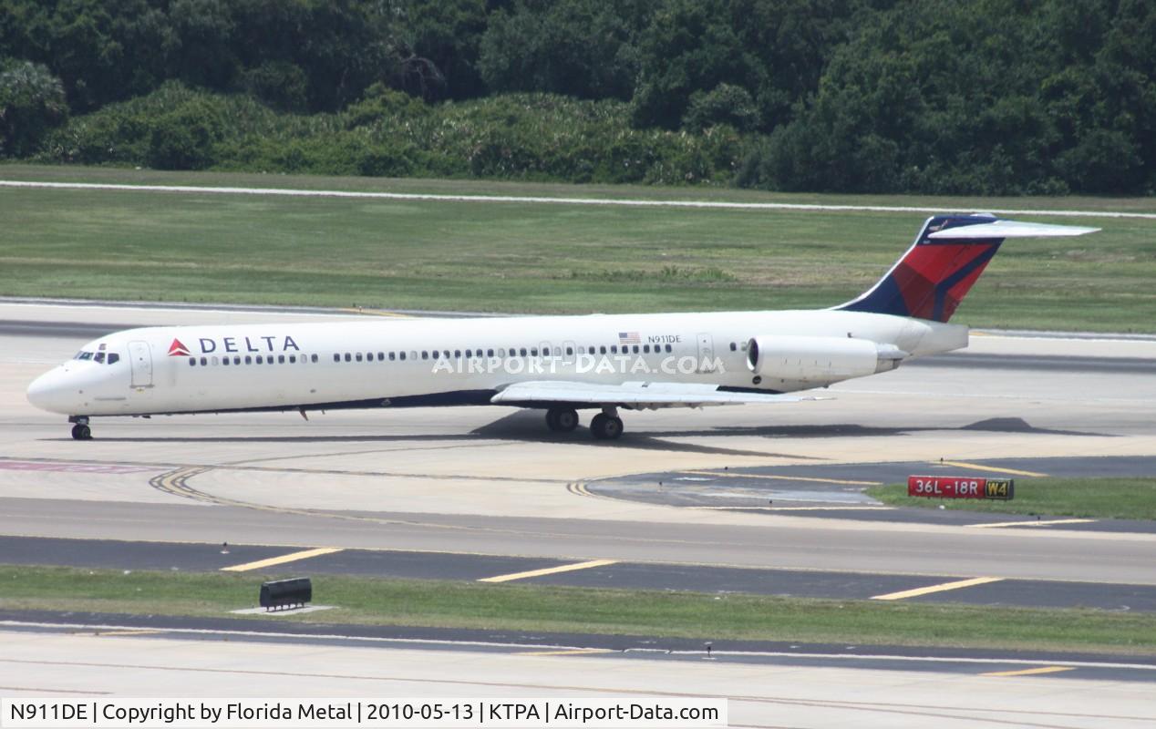 N911DE, 1992 McDonnell Douglas MD-88 C/N 49967, TPA spotting 2010