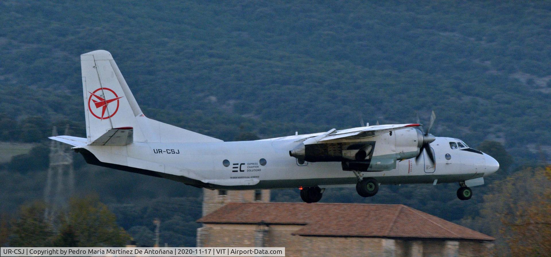 UR-CSJ, 1980 Antonov An-26B C/N 9608, Aeropuerto de Foronda - Vitoria-Gasteiz - Euskadi - España