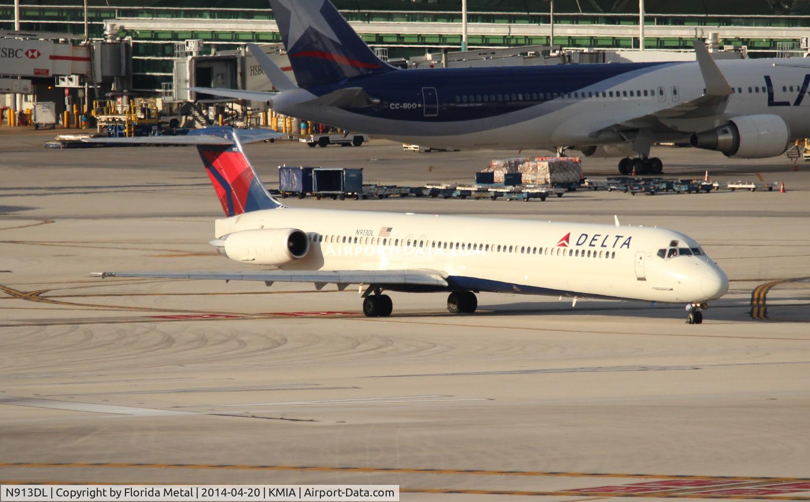N913DL, 1988 McDonnell Douglas MD-88 C/N 49544, MIA spotting 2014