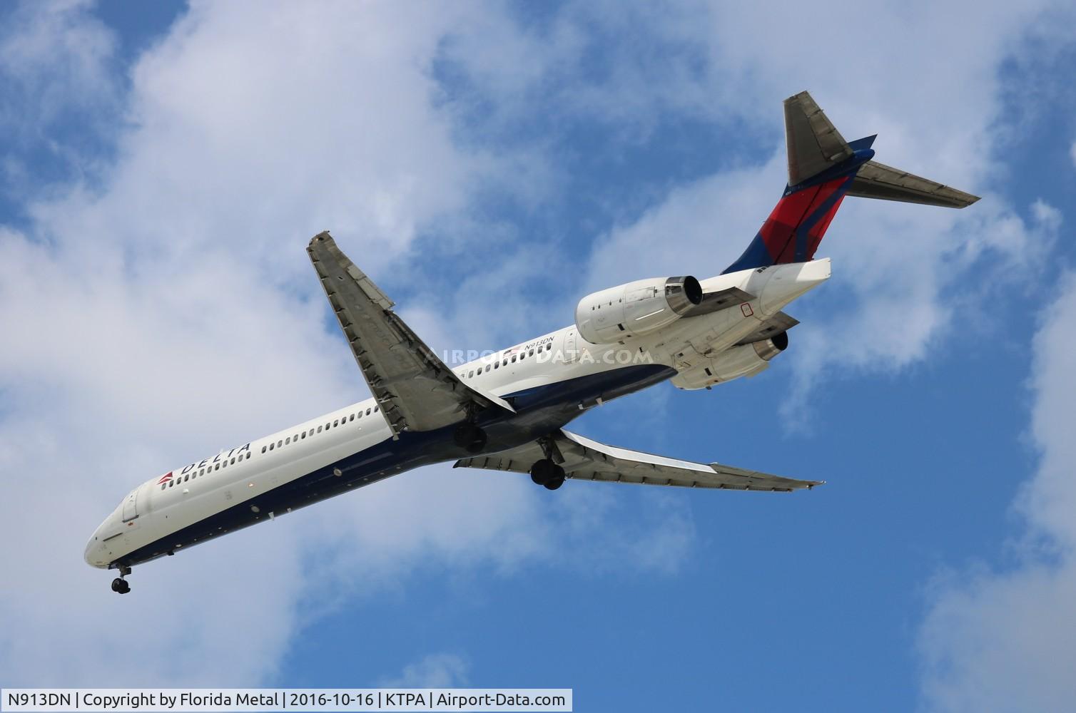 N913DN, 1996 McDonnell Douglas MD-90-30 C/N 53393, TPA spotting 2016