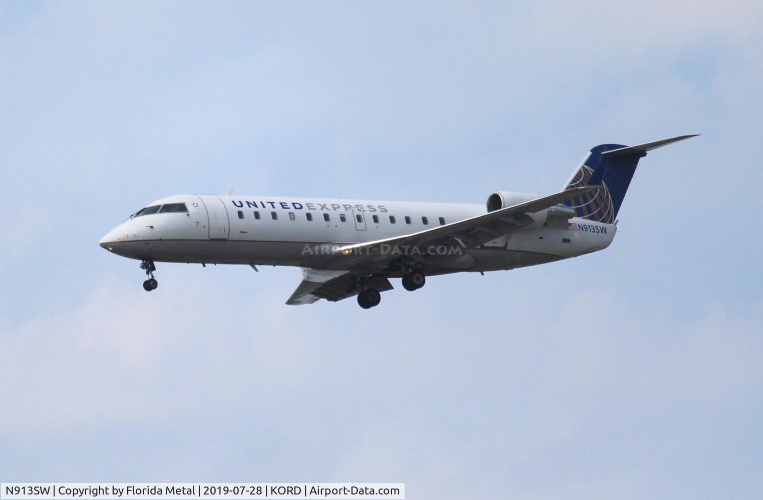 N913SW, 2001 Bombardier CRJ-200ER (CL-600-2B19) C/N 7597, ORD spotting 2019