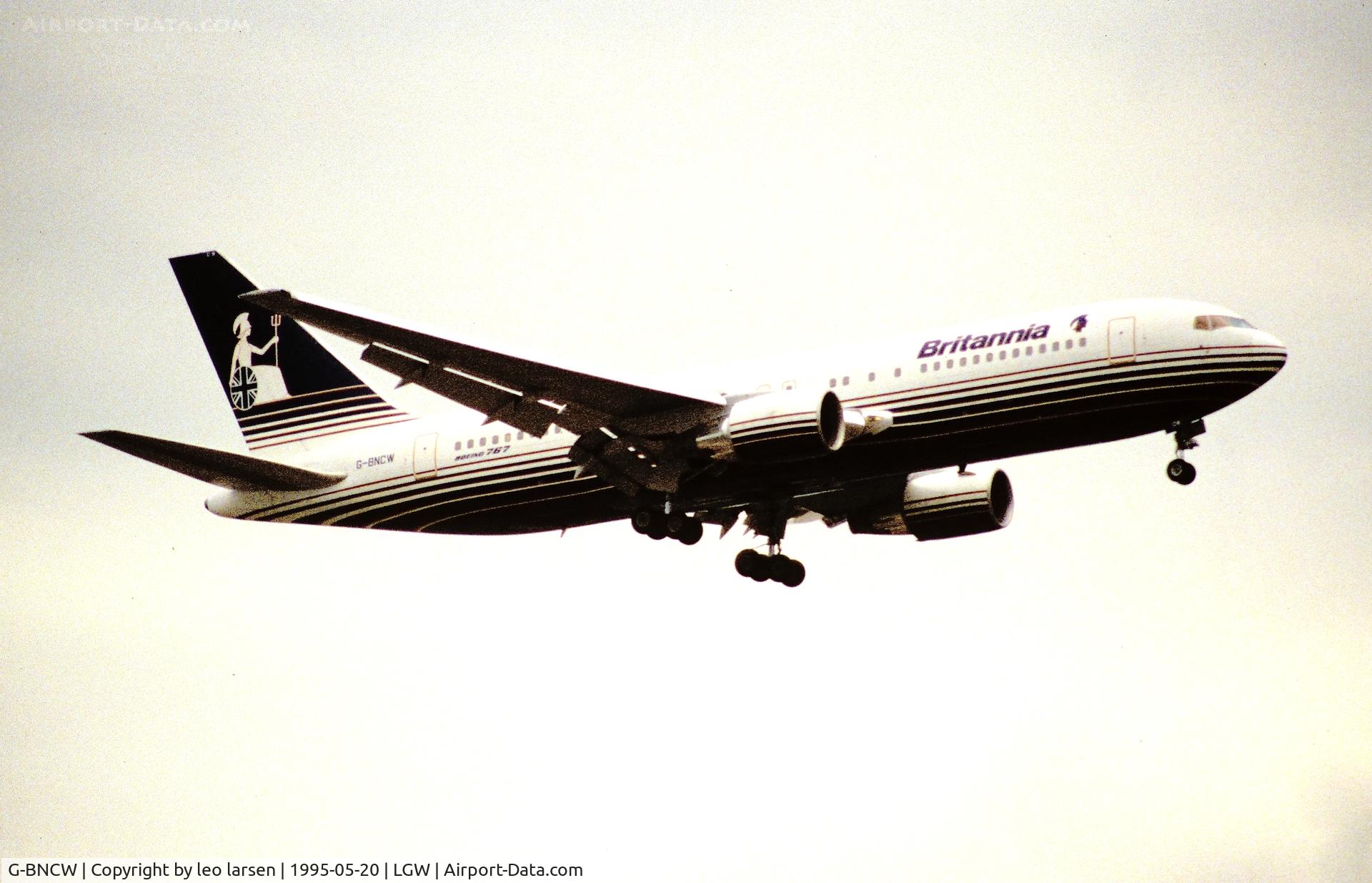 G-BNCW, 1987 Boeing 767-204 C/N 23807, London Gatwick L/D R-26L 20.5.1995