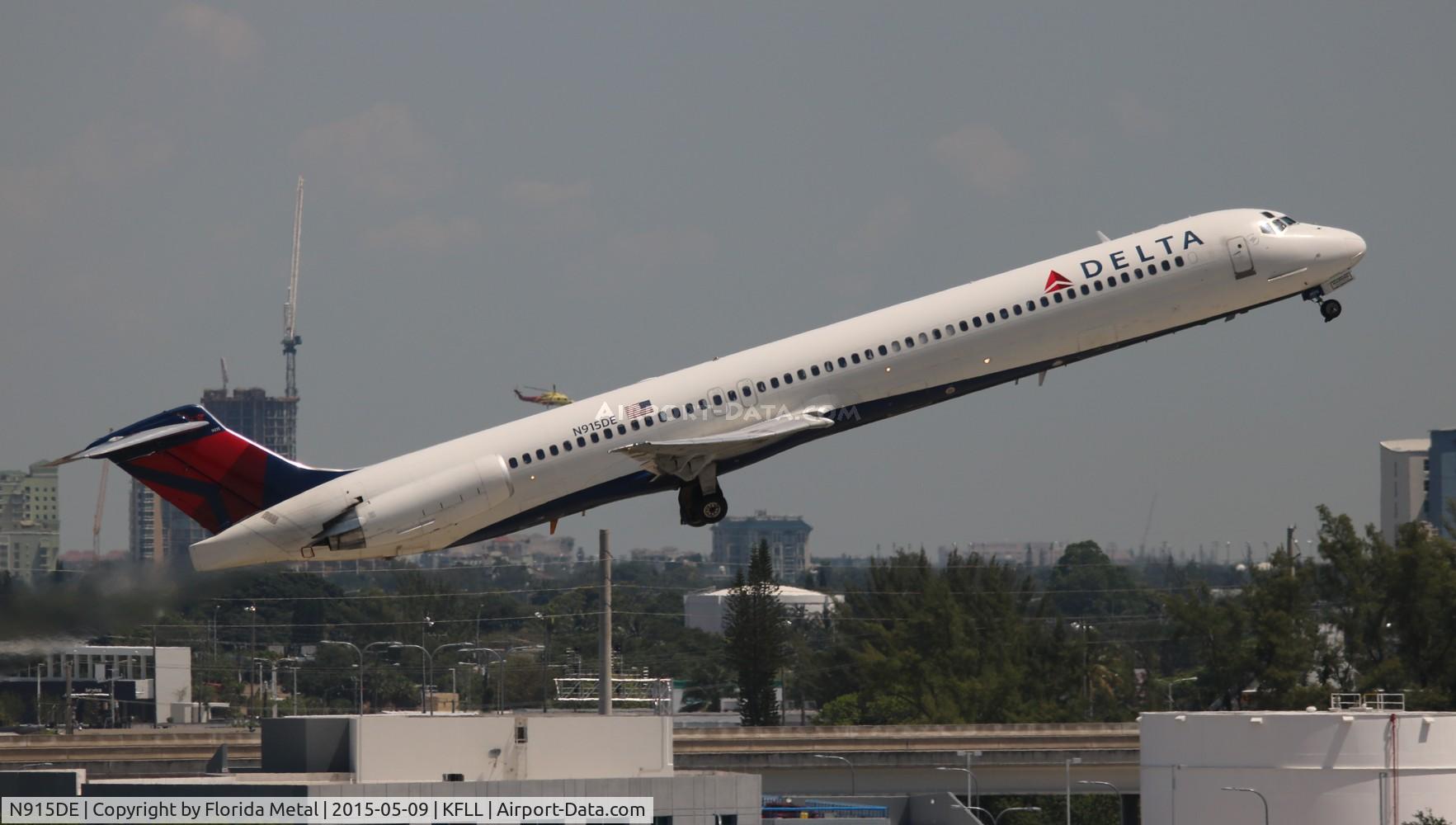 N915DE, 1993 McDonnell Douglas MD-88 C/N 53420, FLL spotting 2015