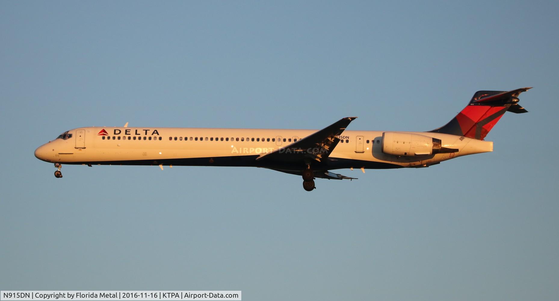 N915DN, 1996 McDonnell Douglas MD-90-30 C/N 53395, TPA spotting 2016