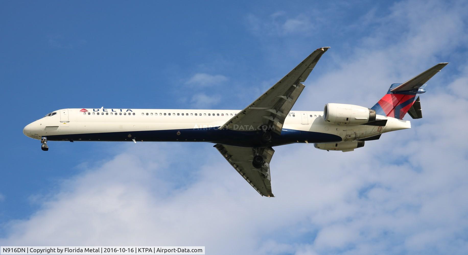 N916DN, 1996 McDonnell Douglas MD-90-30 C/N 53396, TPA spotting 2016