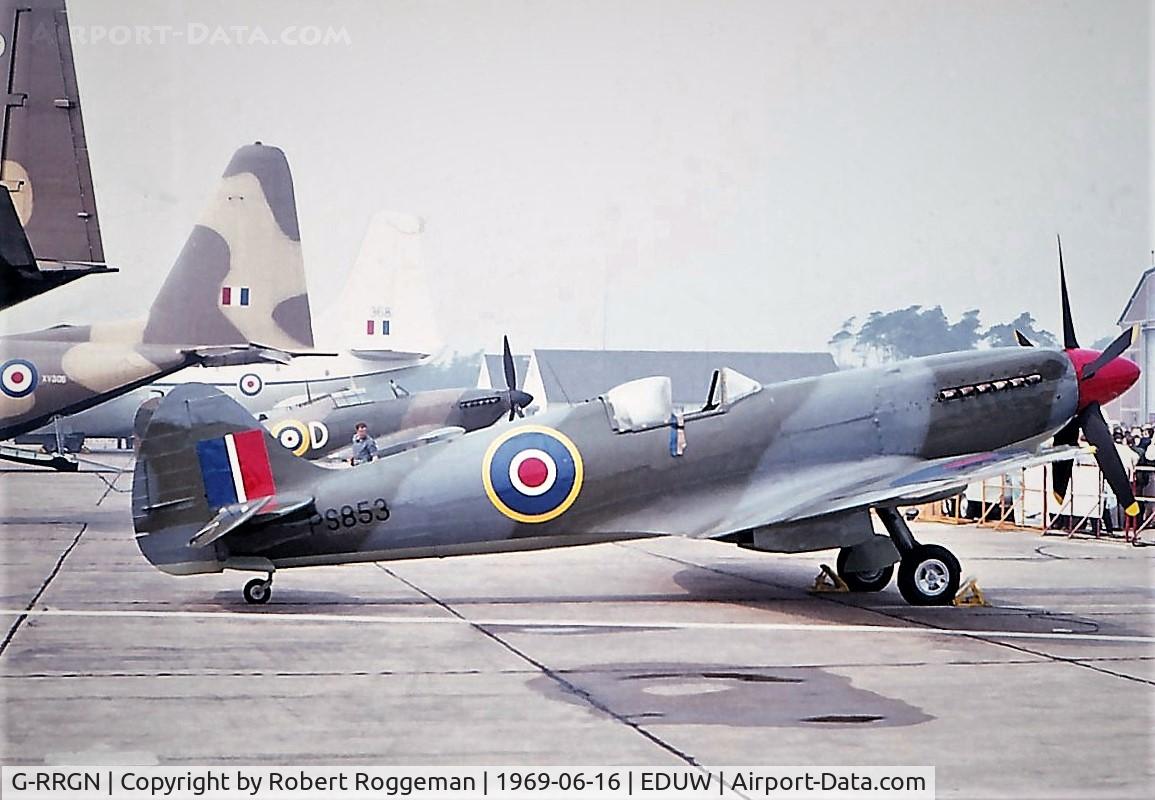 G-RRGN, 1945 Supermarine 389 Spitfire PR.XIX C/N 6S/594677, OPEN DAY.BATTLE OF BRITAIN FLIGHT.