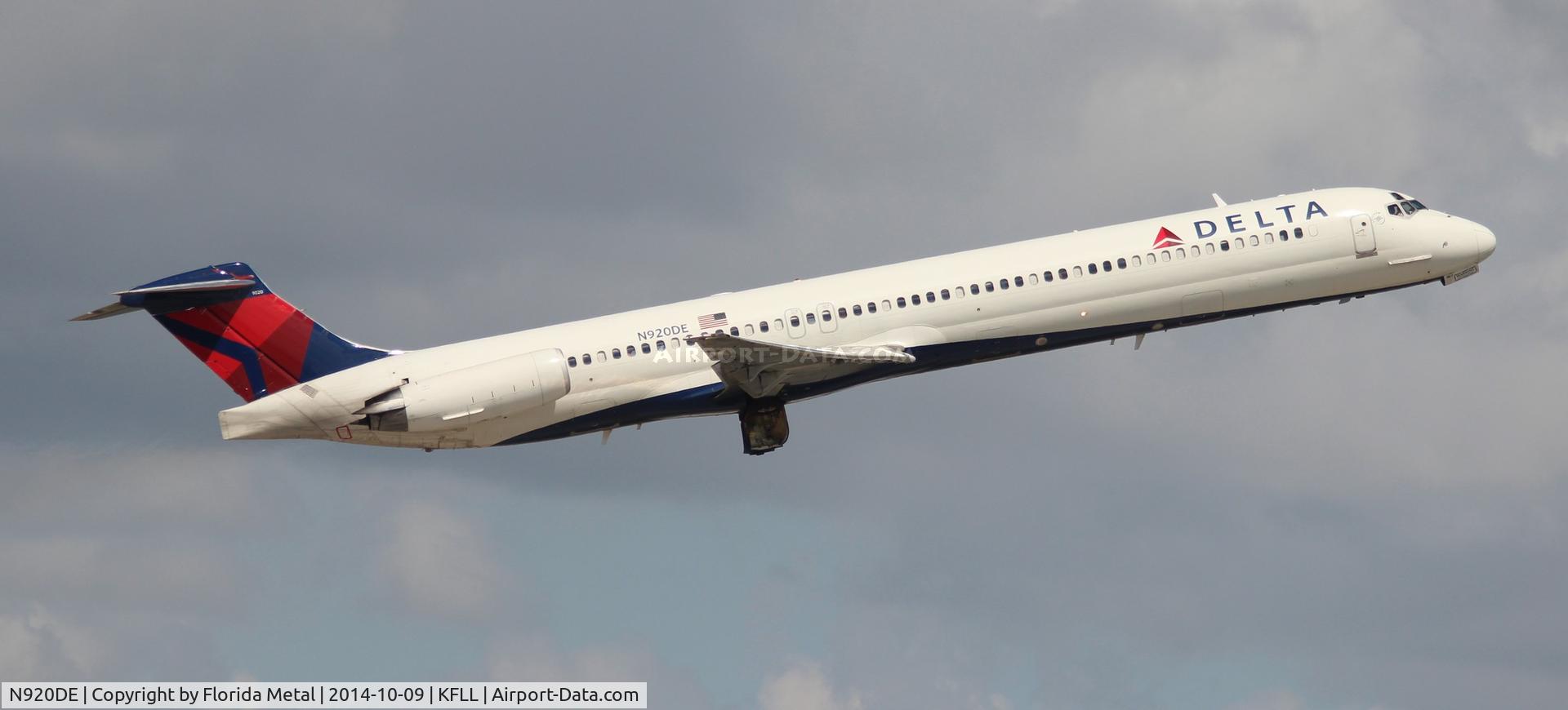 N920DE, 1993 McDonnell Douglas MD-88 C/N 53423, FLL spotting 2014