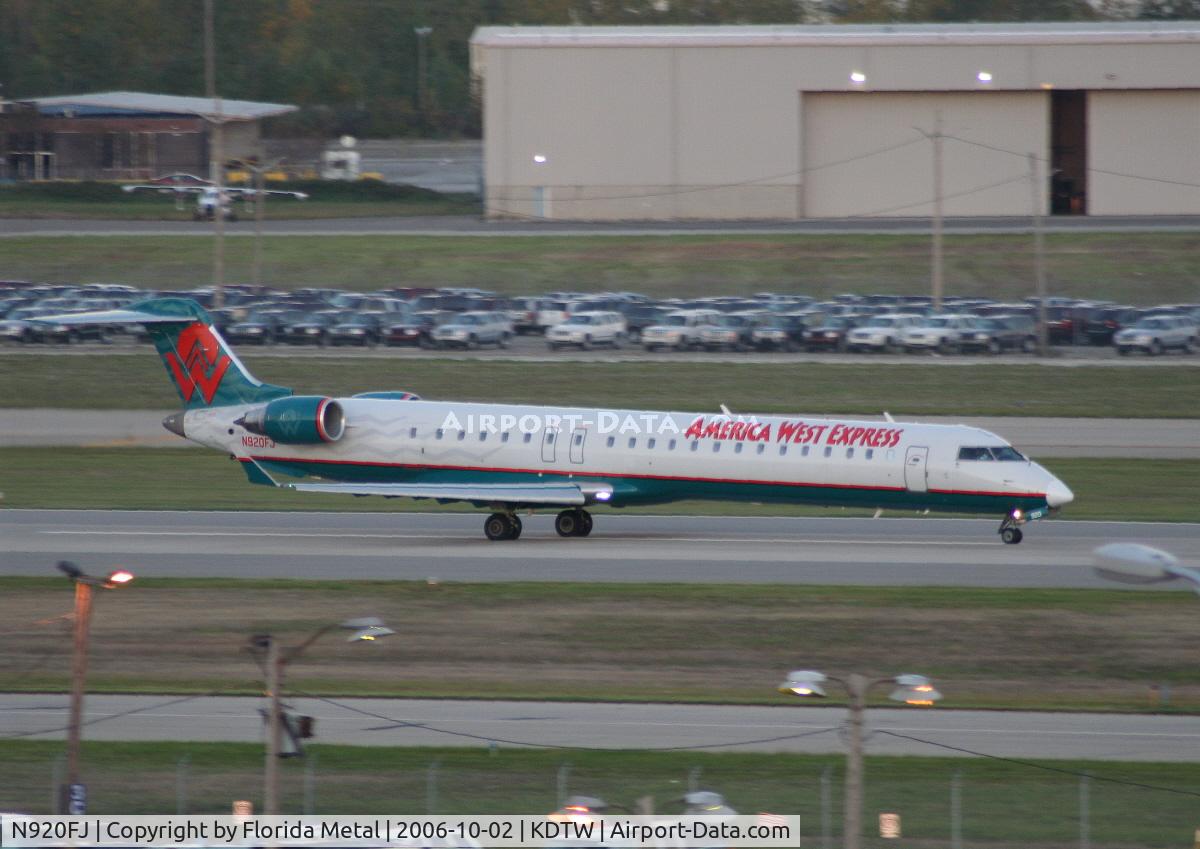 N920FJ, 2004 Bombardier CRJ-900ER (CL-600-2D24) C/N 15020, DTW spotting 2006
