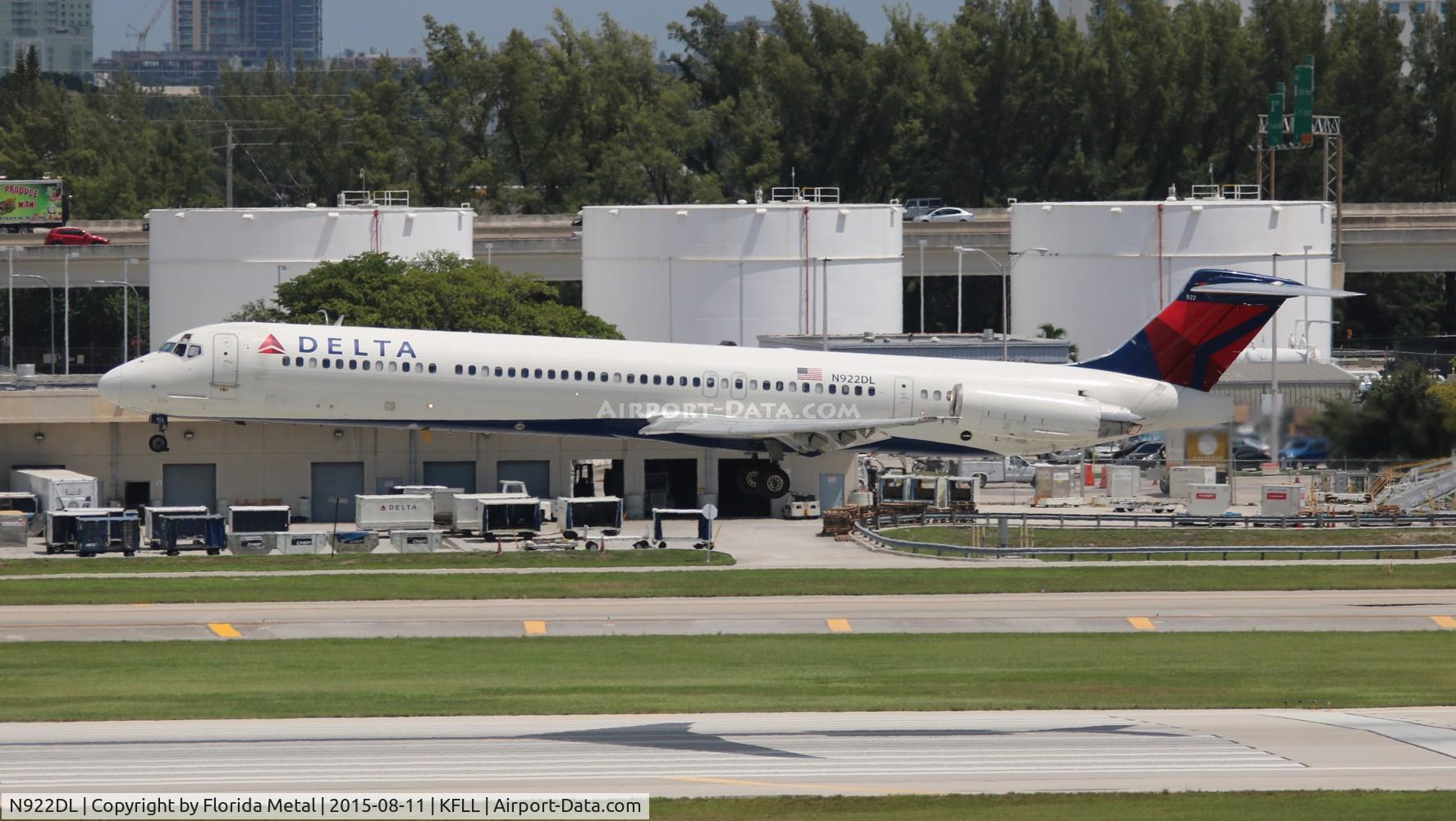 N922DL, 1988 McDonnell Douglas MD-88 C/N 49646, FLL spotting 2015
