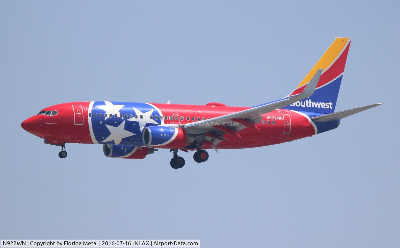 N922WN, 2008 Boeing 737-7H4 C/N 32461, LAX spotting 2016