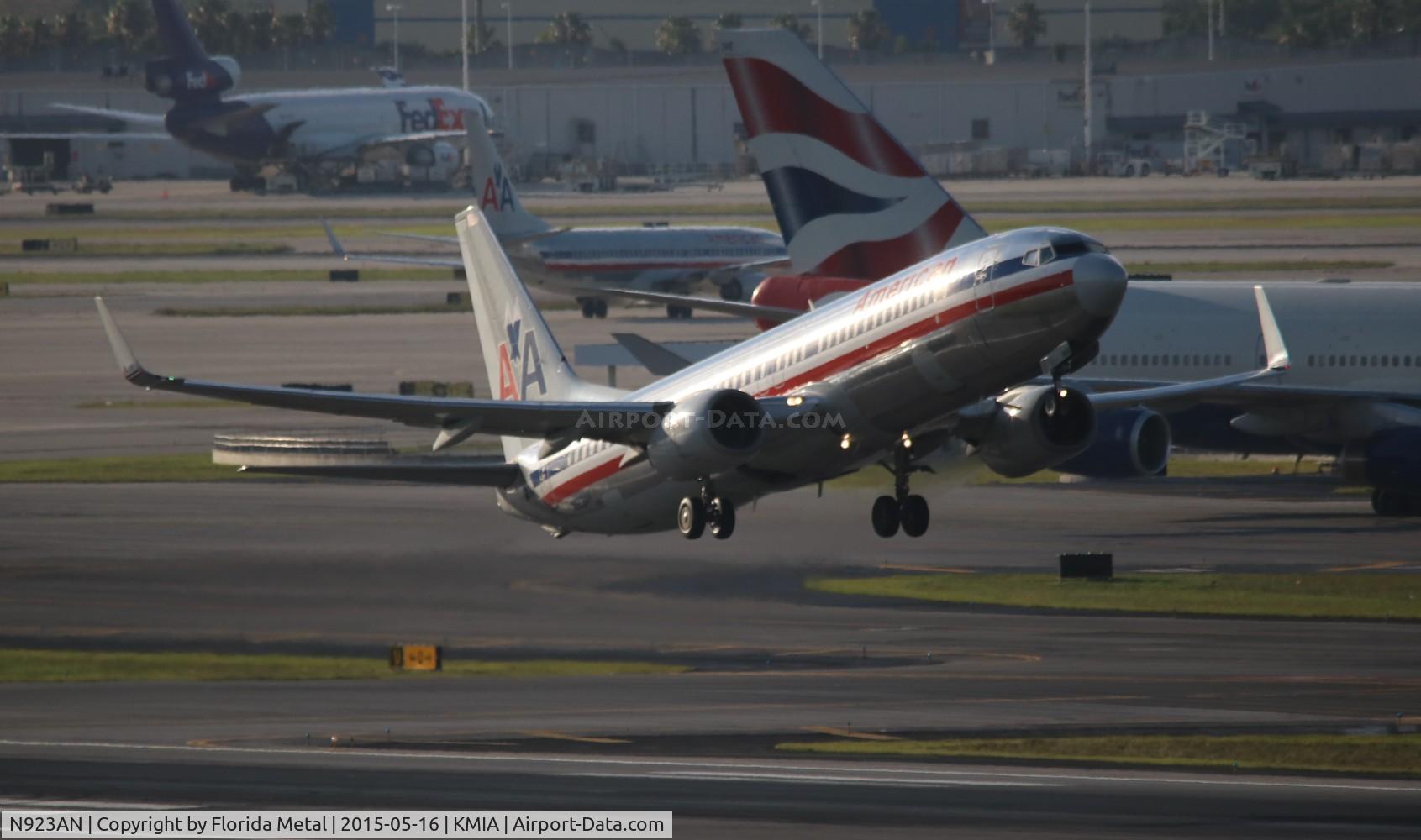 N923AN, 1999 Boeing 737-823 C/N 29524, MIA spotting 2015