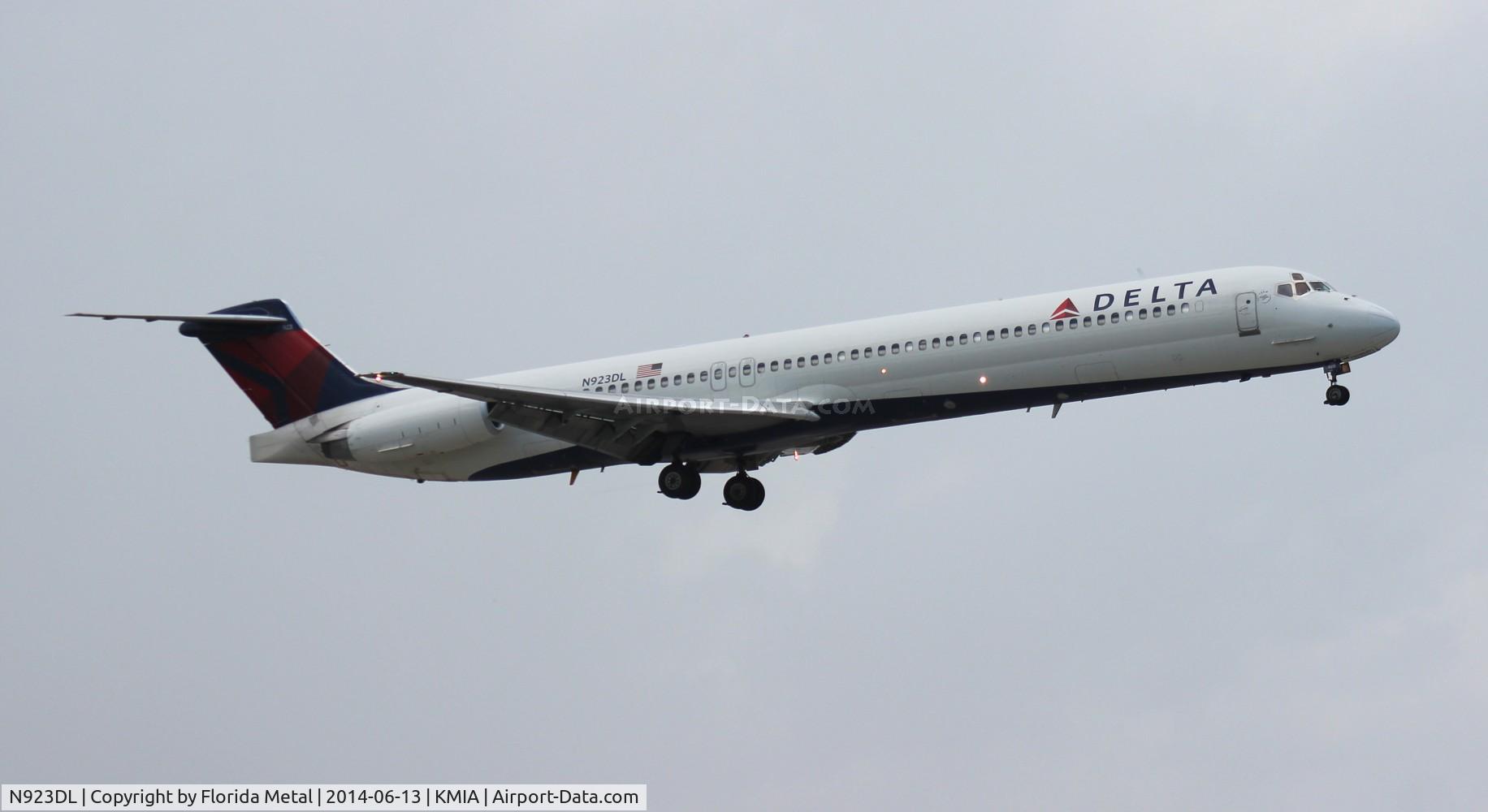 N923DL, 1988 McDonnell Douglas MD-88 C/N 49705, MIA spotting 2014