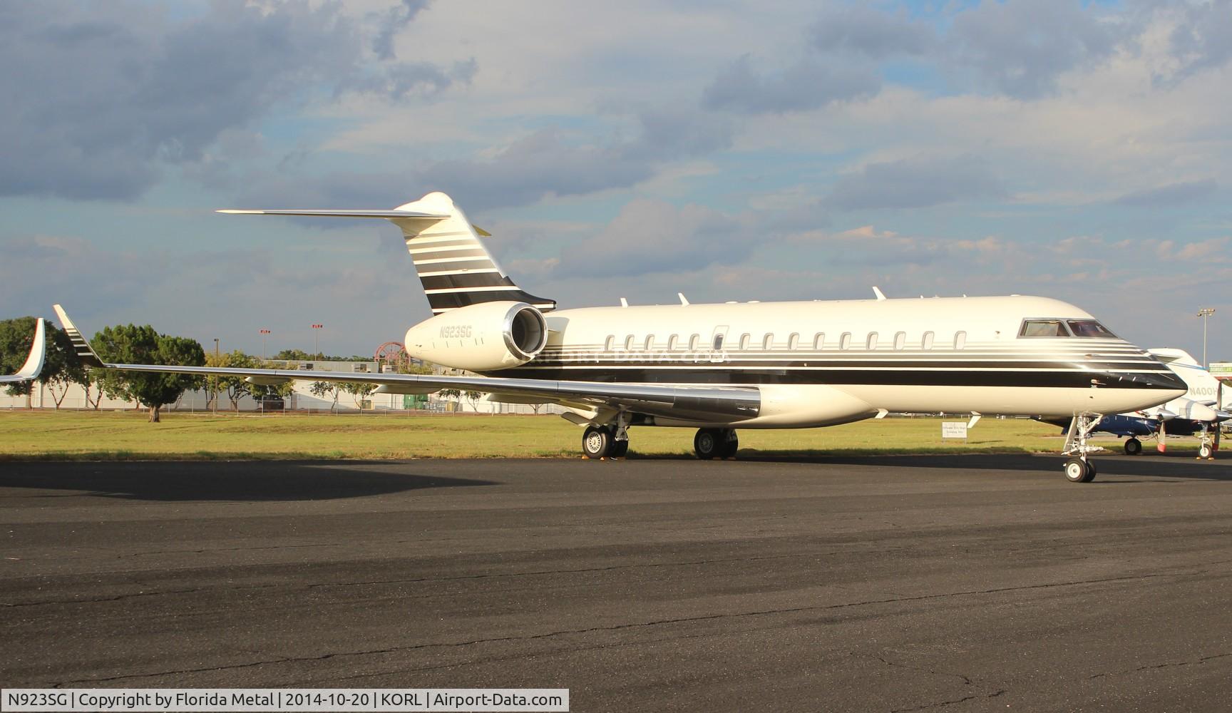 N923SG, 2009 Bombardier BD-700-1A10 Global Express XRS C/N 9354, NBAA ORL 2014