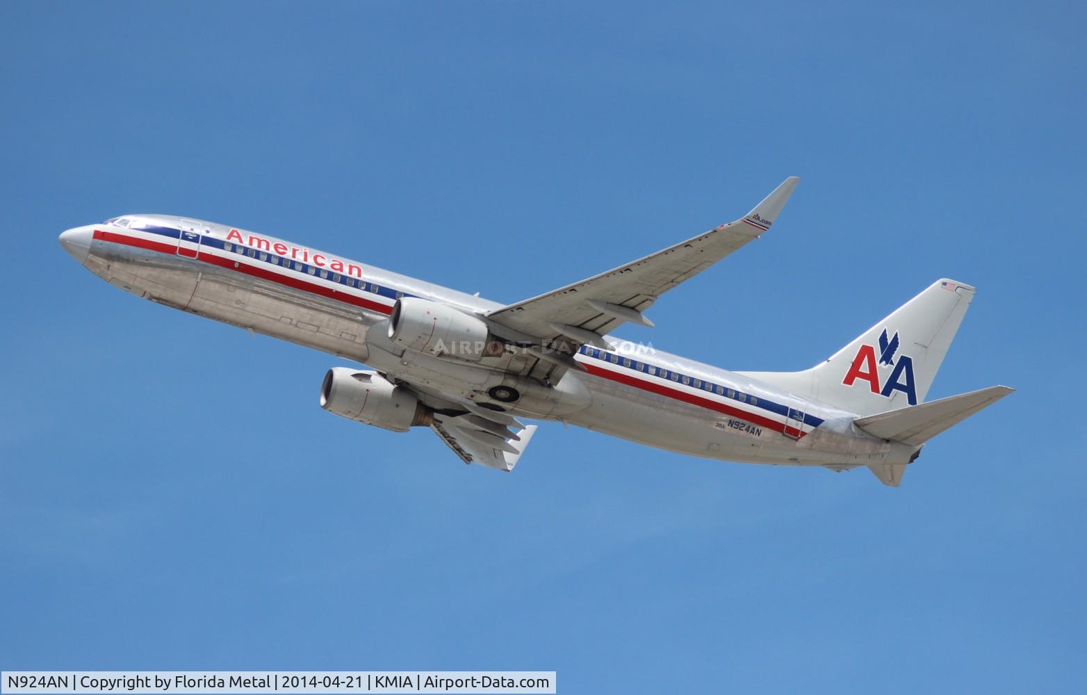 N924AN, 1999 Boeing 737-823 C/N 29525, MIA spotting 2014