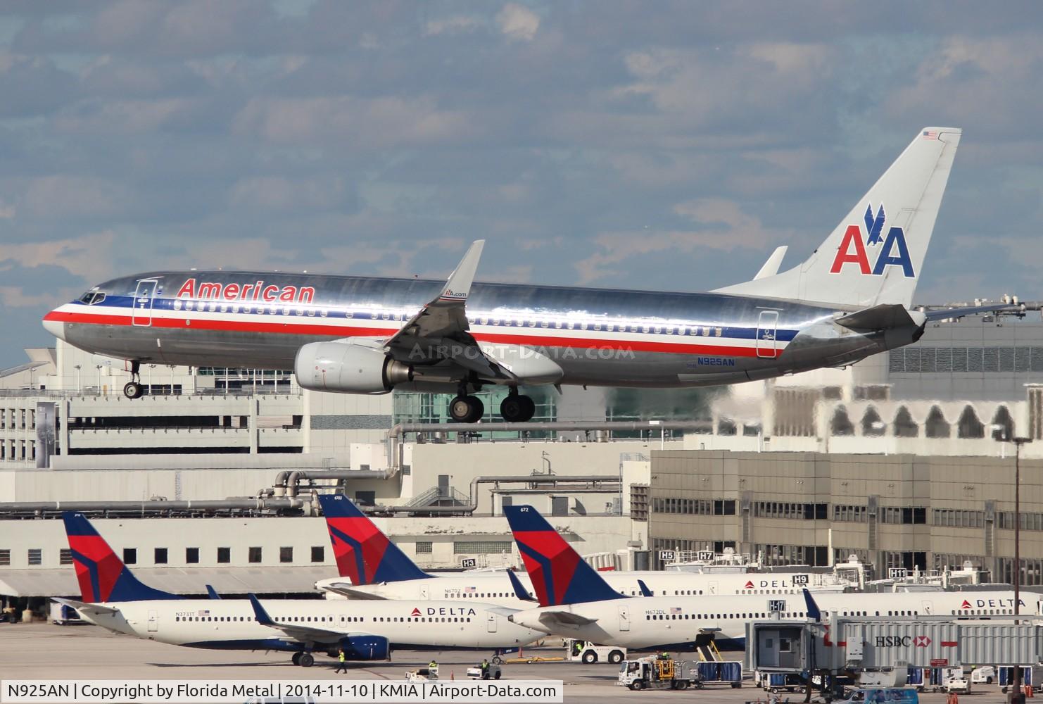 N925AN, 1999 Boeing 737-823 C/N 29526, MIA spotting 2014
