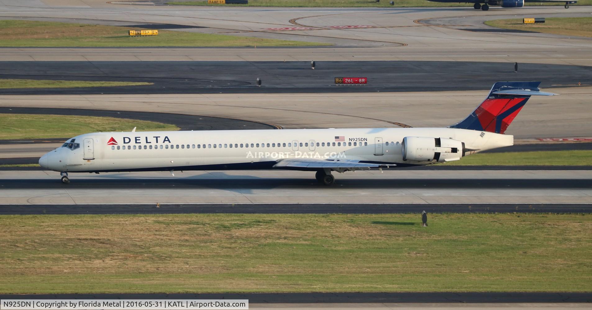 N925DN, 1998 McDonnell Douglas MD-90-30 C/N 53587, ATL spotting 2016