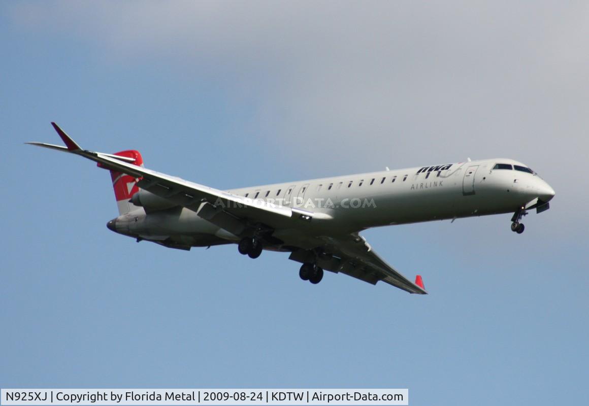 N925XJ, 2008 Canadair CRJ-900ER (CL-600-2D24) C/N 15183, DTW spotting 2009