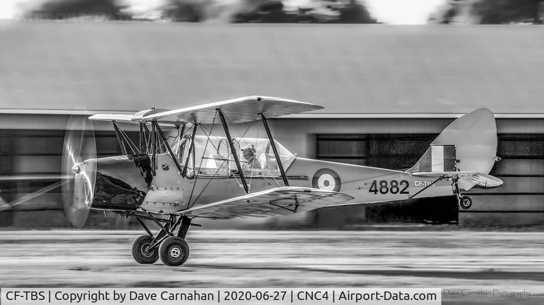 CF-TBS, 1941 De Havilland Canada DH-82C Tiger Moth C/N DHC1073, 1941 deHavilland DH82-C, CF-TBS (Military Mark 4882) landing at Guelph Airpark (CNC4)