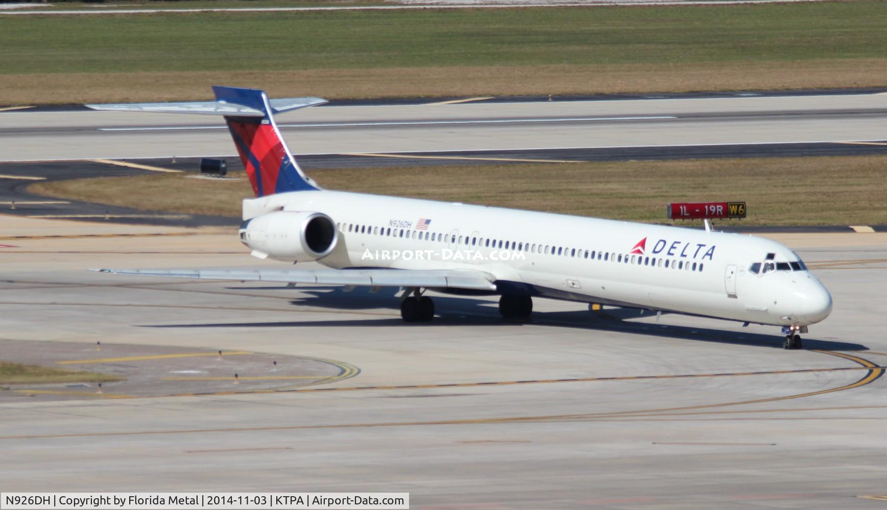 N926DH, 1998 McDonnell Douglas MD-90-30 C/N 53588, TPA spotting 2014