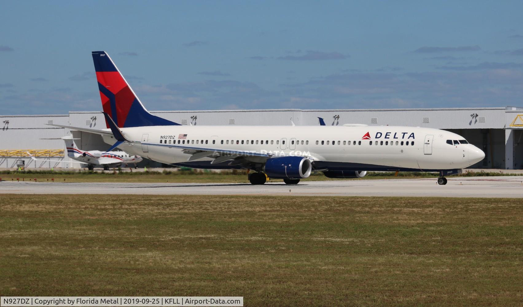 N927DZ, 2019 Boeing 737-932/ER C/N 64888, FLL spotting 2019