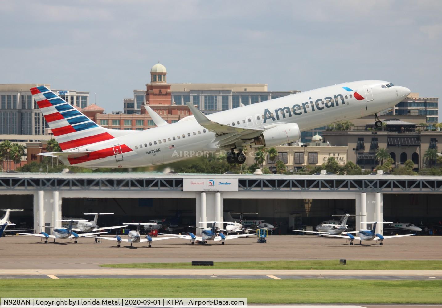 N928AN, 2000 Boeing 737-823 C/N 29528, TPA spotting 2020
