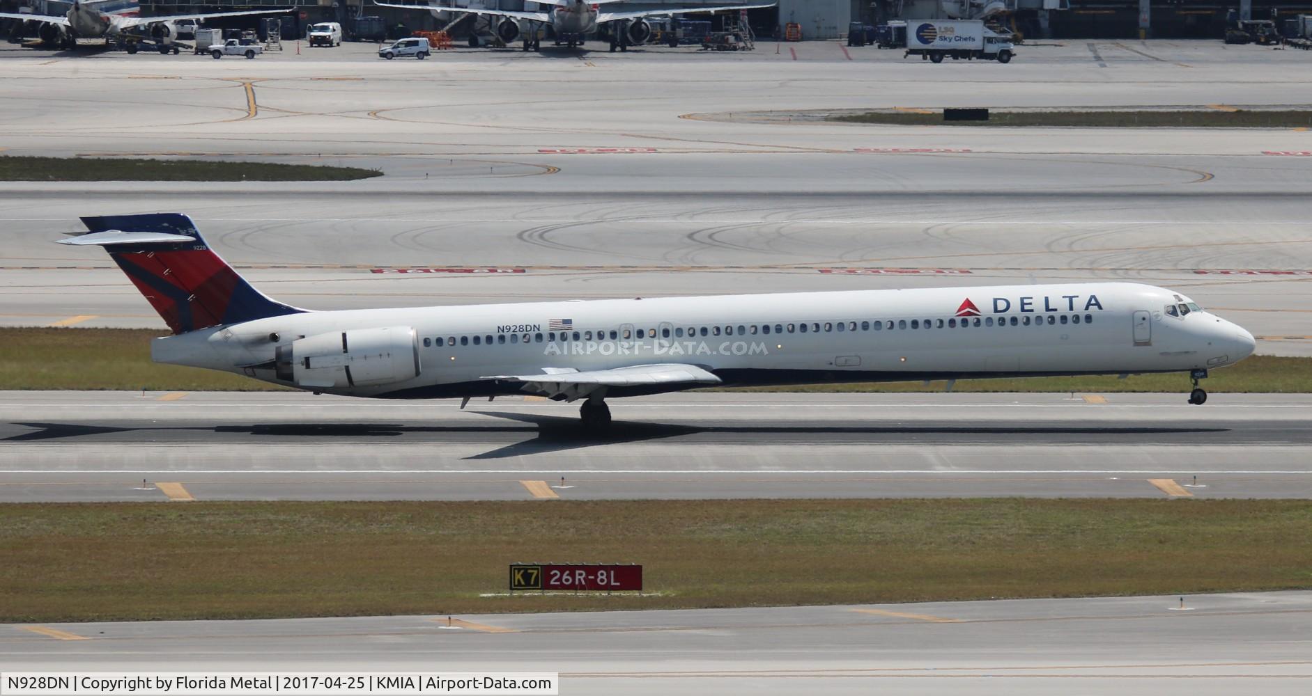 N928DN, 1999 McDonnell Douglas MD-90-30 C/N 53590, MIA spotting 2017