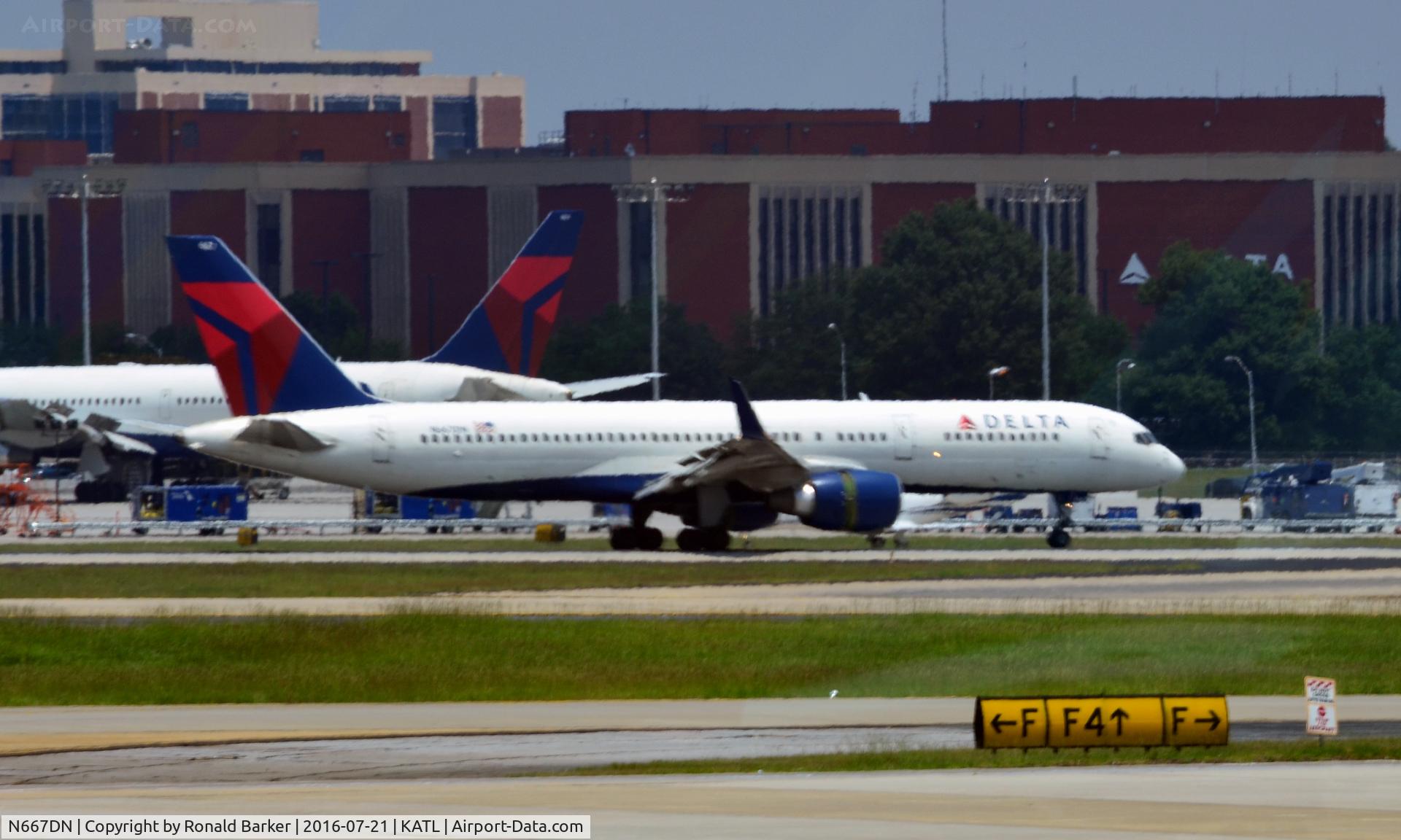 N667DN, 1991 Boeing 757-232 C/N 25035, Landing Atlanta