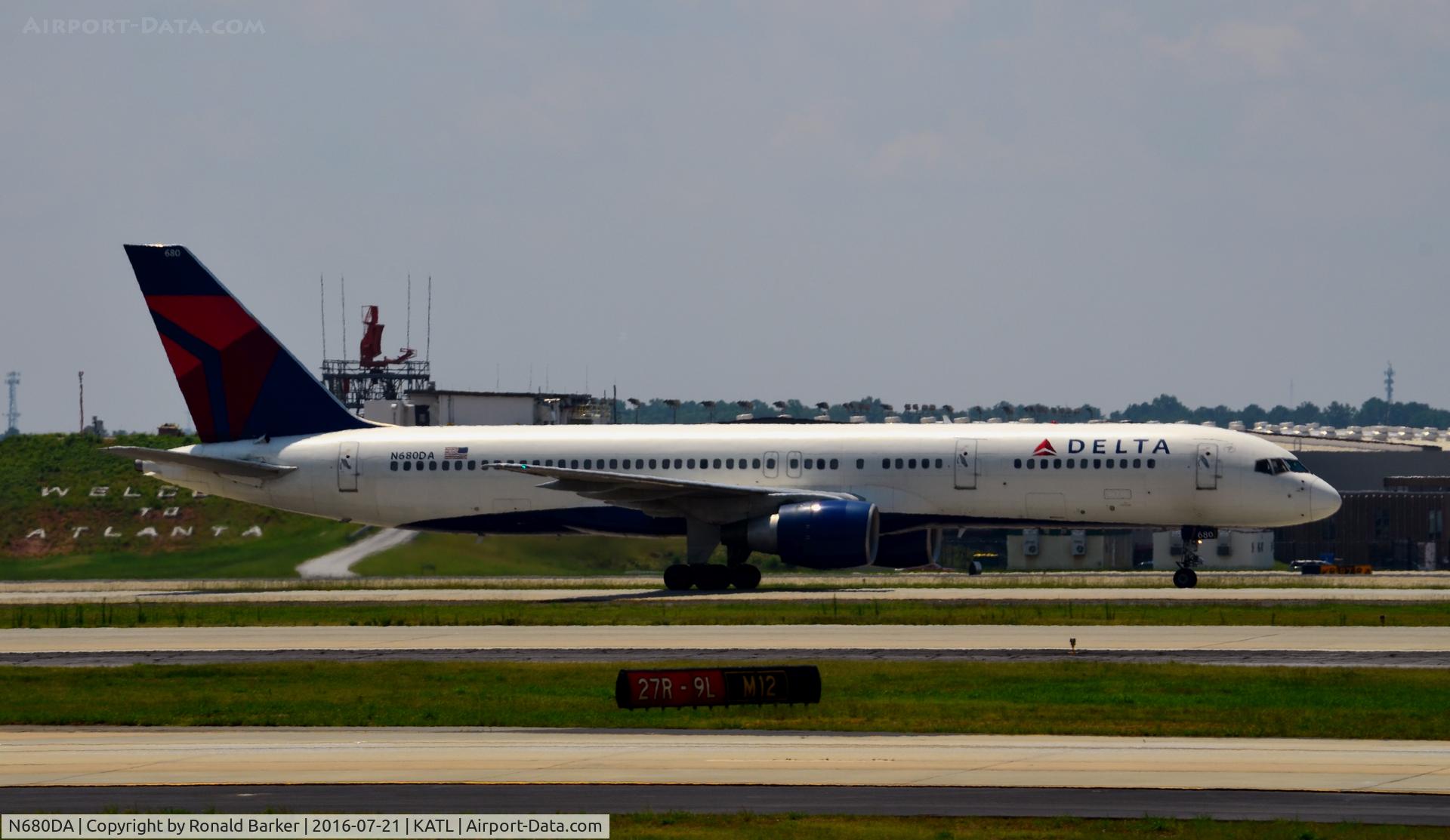 N680DA, 1992 Boeing 757-232 C/N 26956, Taxi to gate Atlanta