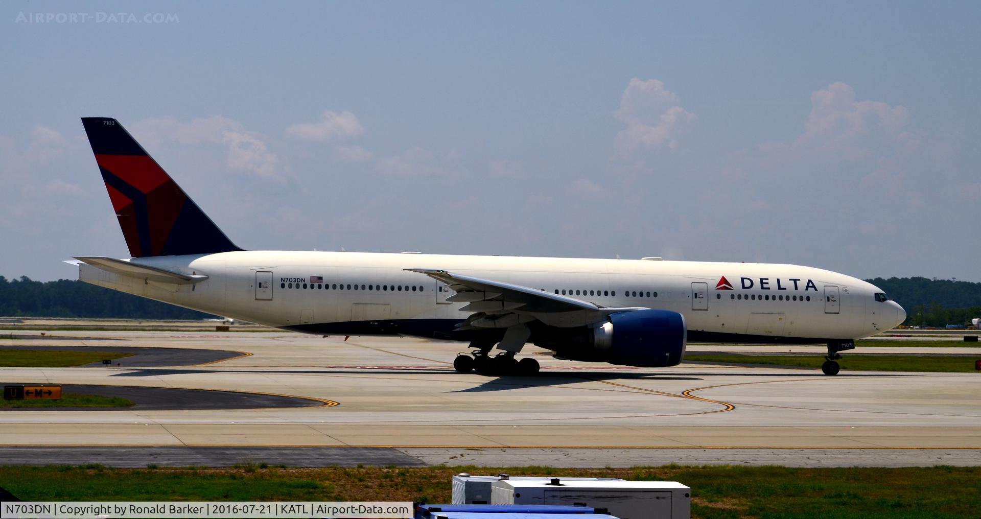 N703DN, 2009 Boeing 777-232/LR C/N 32222, Taxi Atlanta