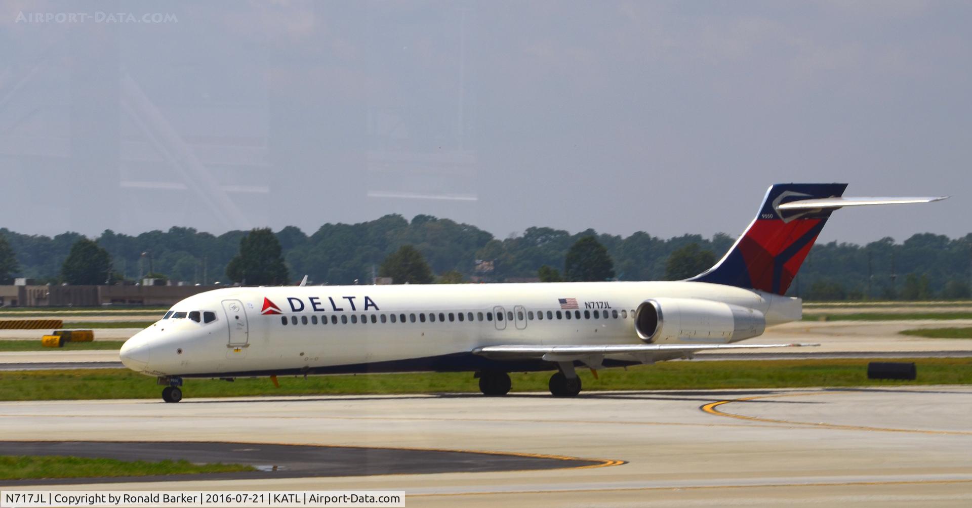 N717JL, 2002 Boeing 717-200 C/N 55042, Taxi Atlanta  Note: N717JL is a tribute to former AirTran CEO Joe Leonard