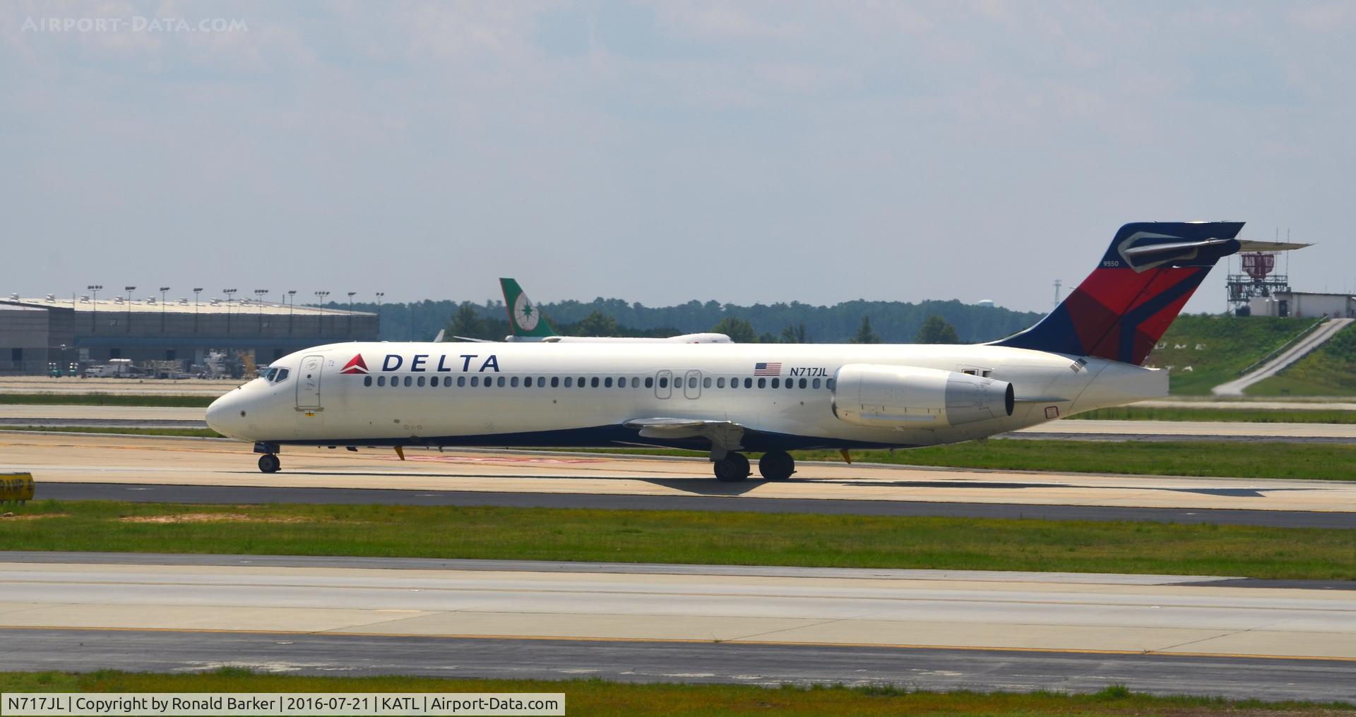 N717JL, 2002 Boeing 717-200 C/N 55042, Taxi Atlanta   JL - Joe Leonard