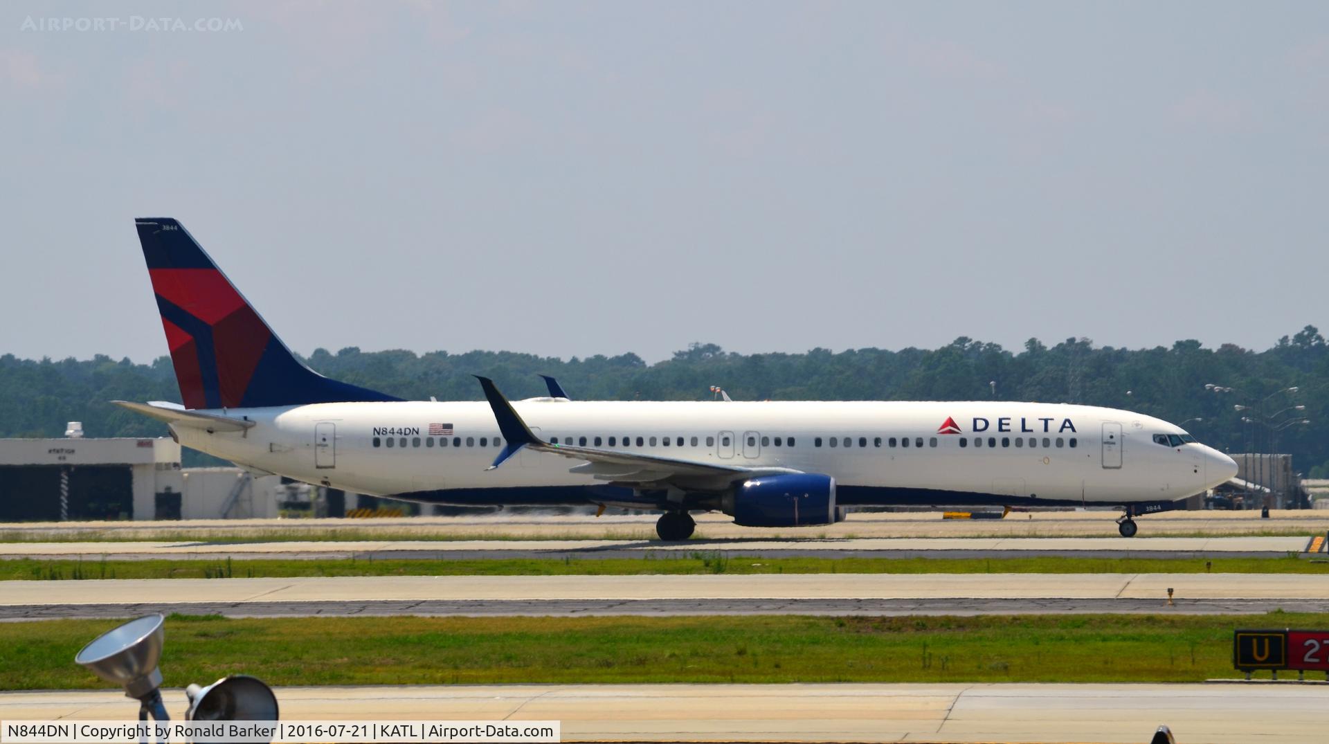 N844DN, 2015 Boeing 737-932/ER C/N 31955, Taxi to park Atlanta