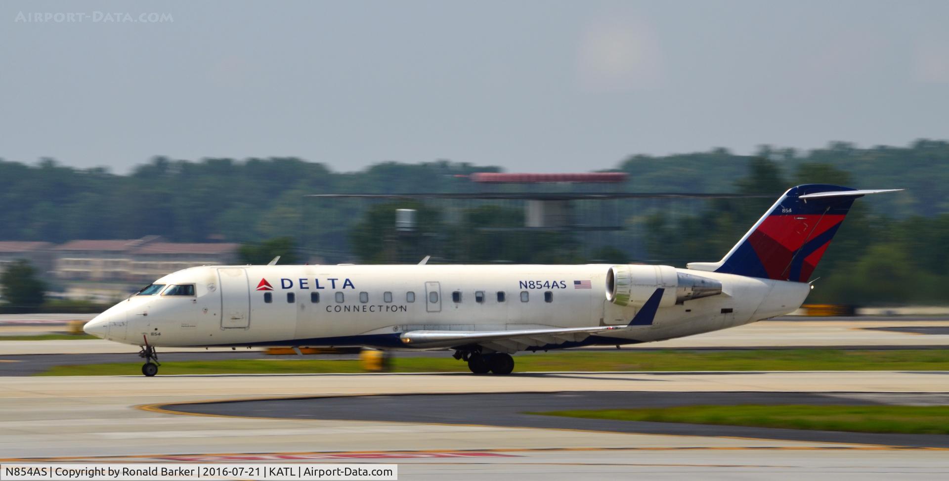 N854AS, 2000 Bombardier CRJ-200ER (CL-600-2B19) C/N 7382, Taxi Atlanta