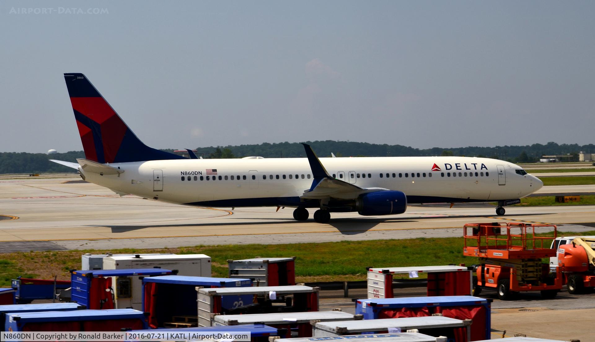N860DN, 2016 Boeing 737-932/ER C/N 31971, Taxi Atlanta