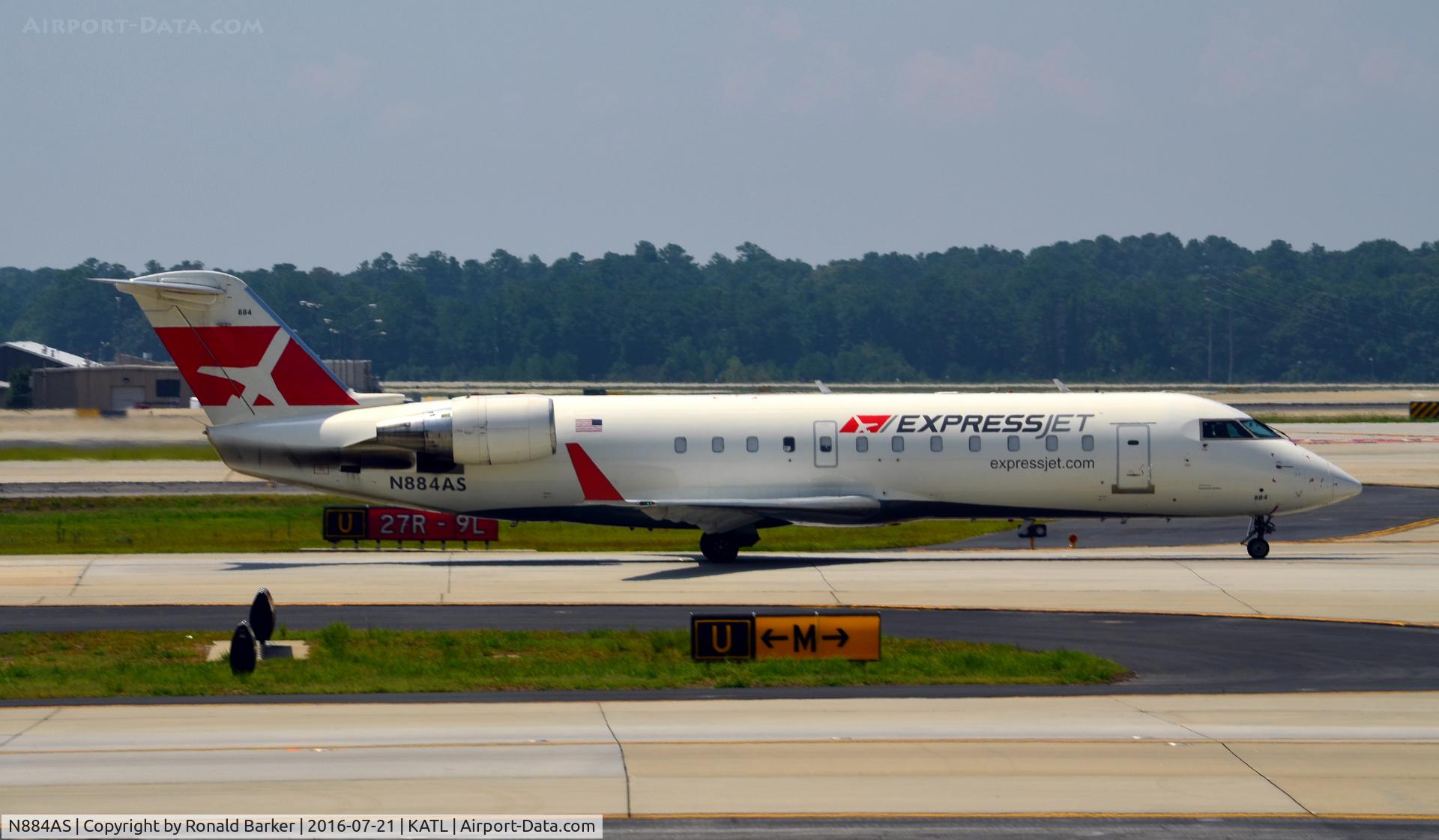 N884AS, 2001 Bombardier CRJ-200ER (CL-600-2B19) C/N 7513, Taxi to takeoff Atlanta