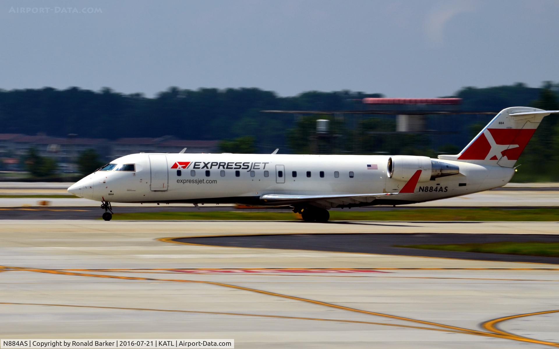 N884AS, 2001 Bombardier CRJ-200ER (CL-600-2B19) C/N 7513, Takeoff Atlanta