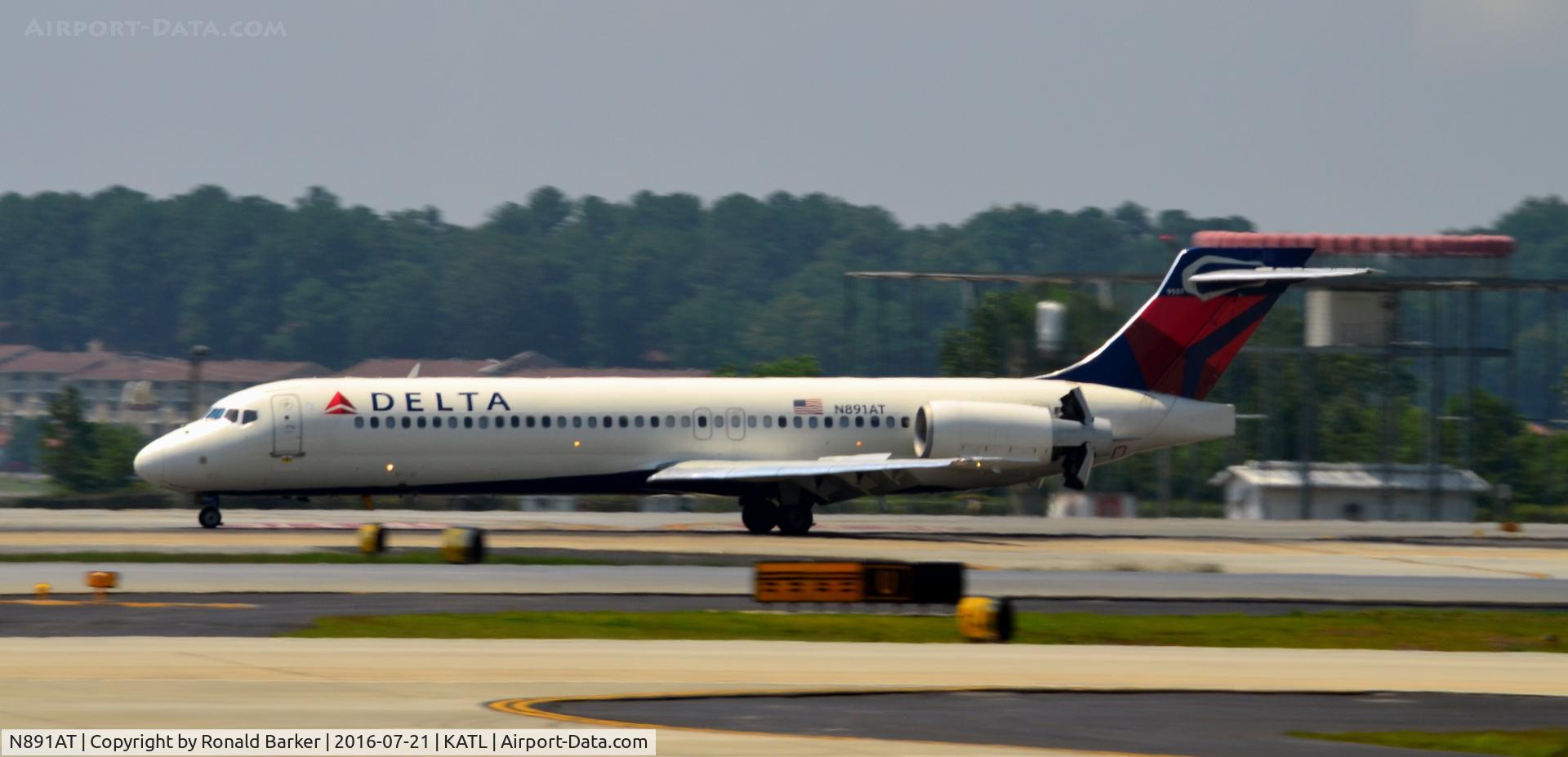 N891AT, 2004 Boeing 717-200 C/N 55043, Landing Atlanta