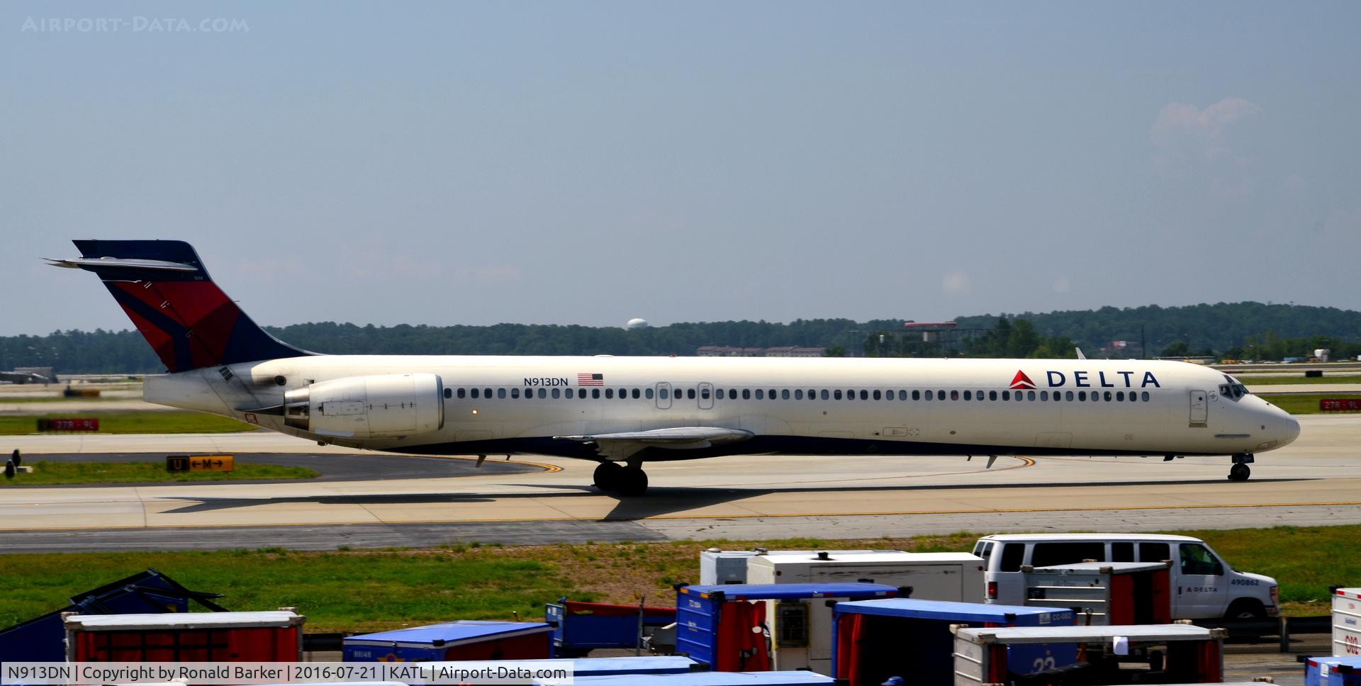 N913DN, 1996 McDonnell Douglas MD-90-30 C/N 53393, Taxi to gate Atlanta