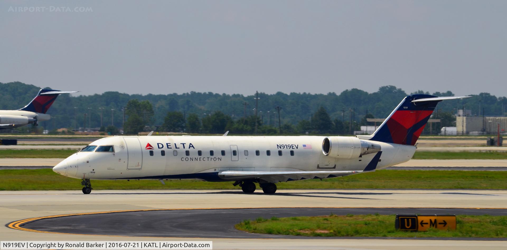 N919EV, 2003 Bombardier CRJ-200ER (CL-600-2B19) C/N 7780, Taxi Atlanta
