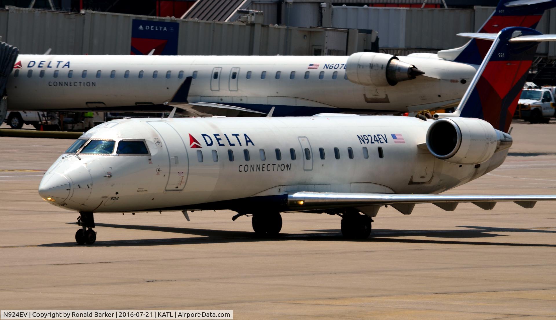 N924EV, 2003 Bombardier CRJ-200ER (CL-600-2B19) C/N 7830, Taxi Atlanta