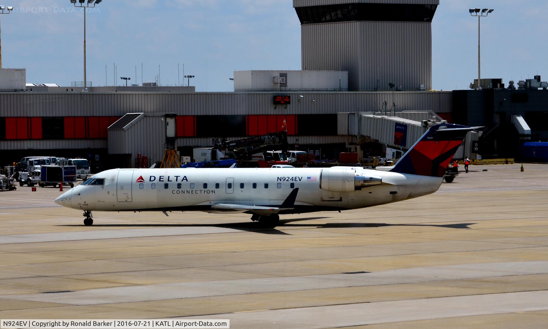 N924EV, 2003 Bombardier CRJ-200ER (CL-600-2B19) C/N 7830, Taxi Atlanta