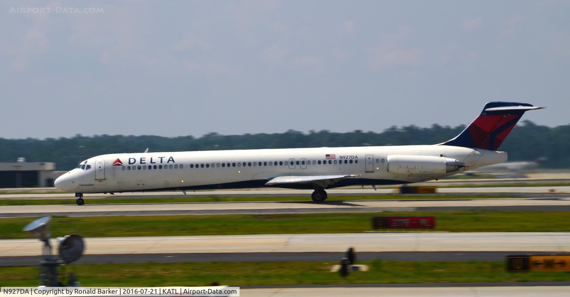 N927DA, 1988 McDonnell Douglas MD-88 C/N 49714, Takeoff Atlanta