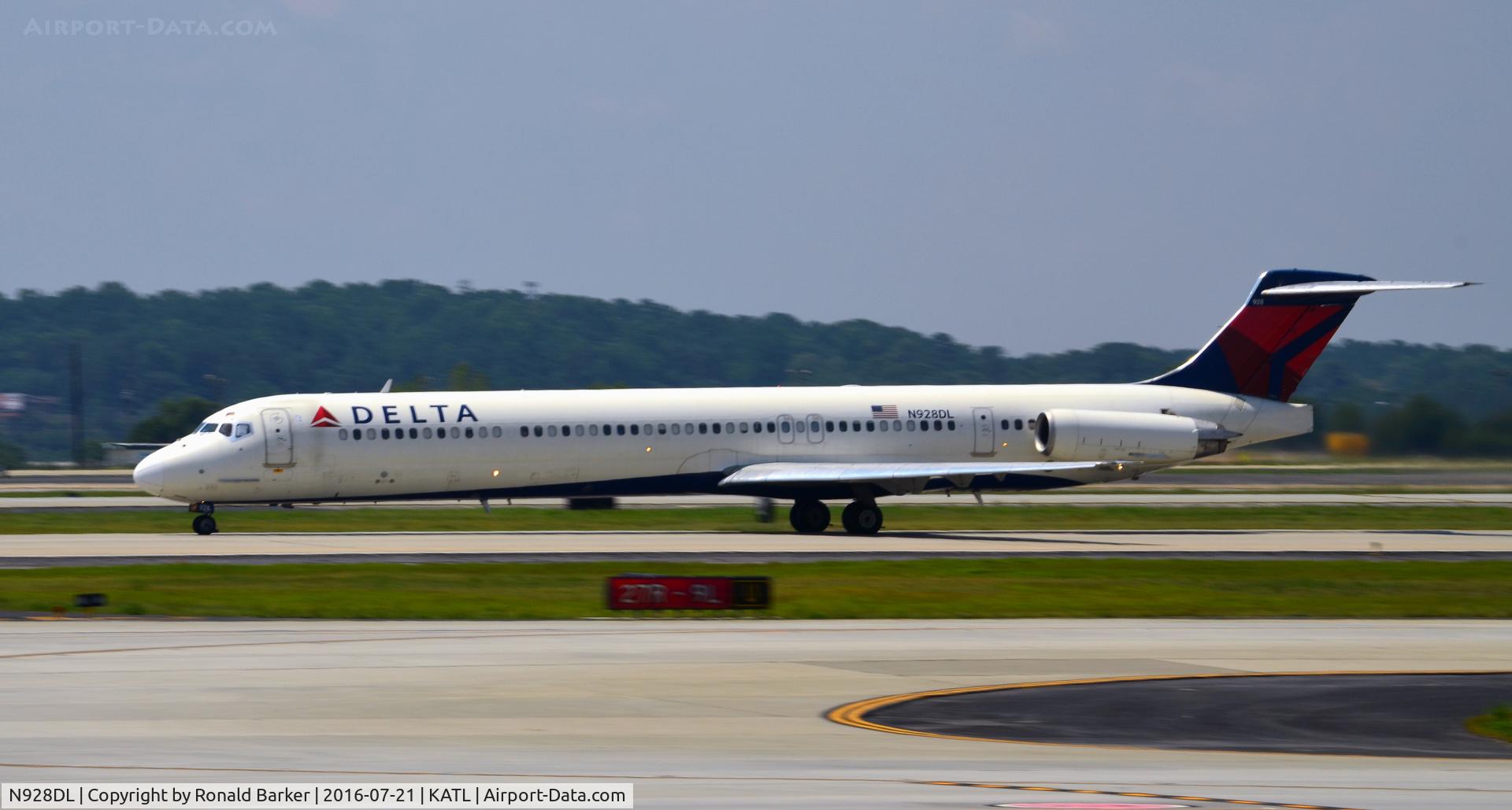N928DL, 1988 McDonnell Douglas MD-88 C/N 49715, Taxi Atlanta