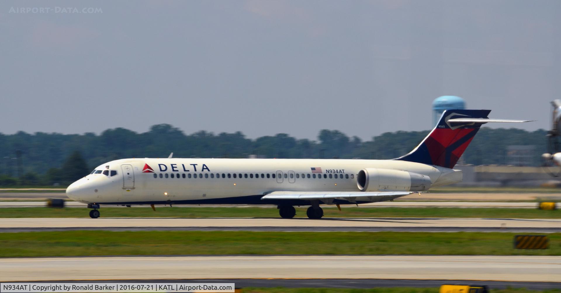 N934AT, 2000 Boeing 717-200 C/N 55070, Takeoff roll Atlanta
