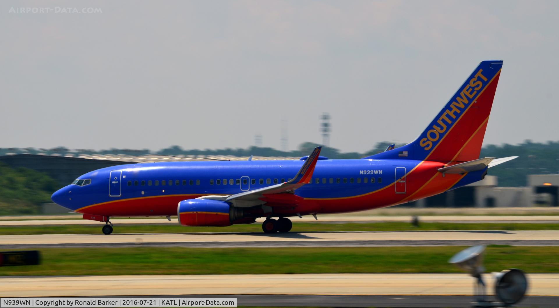 N939WN, 2009 Boeing 737-7H4 C/N 36646, Takeoff roll Atlanta