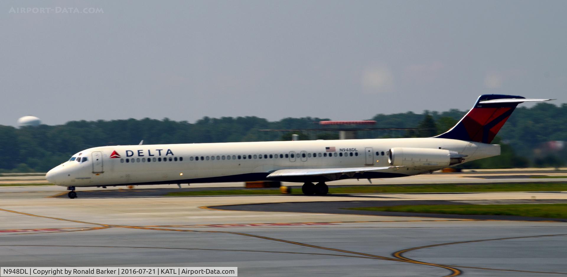N948DL, 1989 McDonnell Douglas MD-88 C/N 49879, Taxi Atlanta
