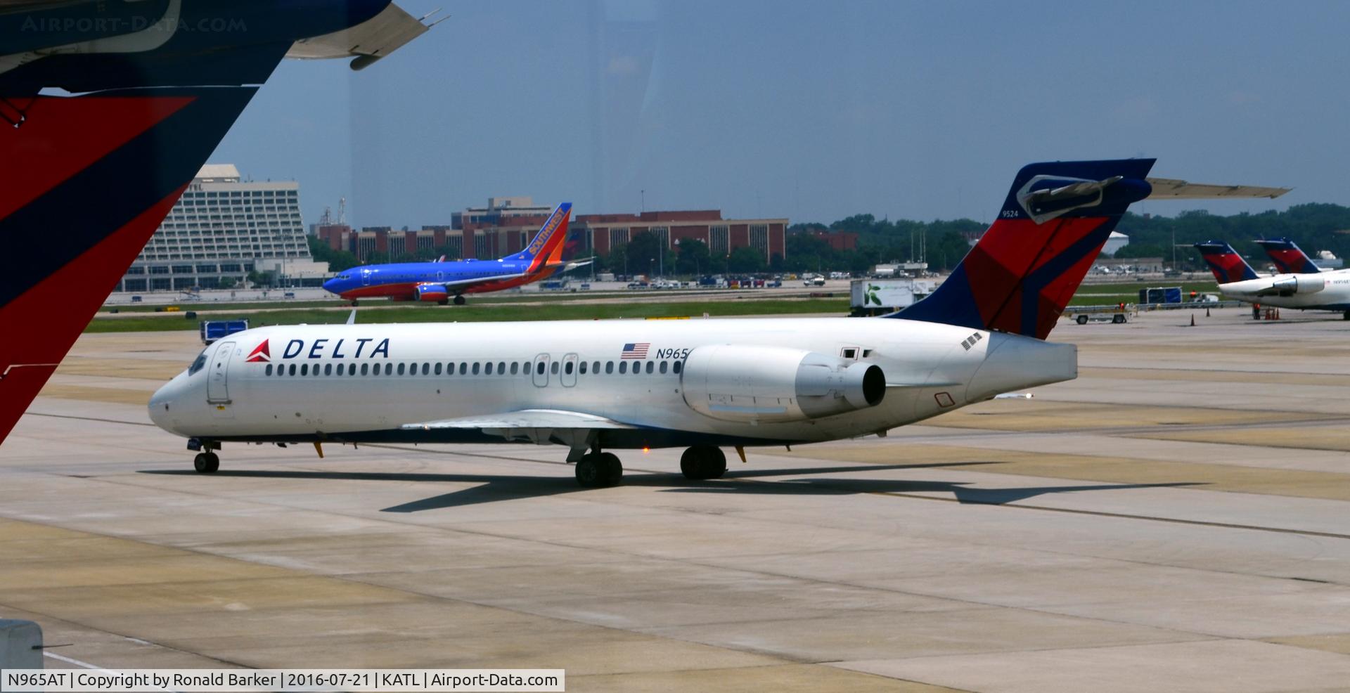 N965AT, 2001 Boeing 717-200 C/N 55026, Taxi to takeoff Atlanta